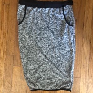 Comfy grey pencil skirt with pockets